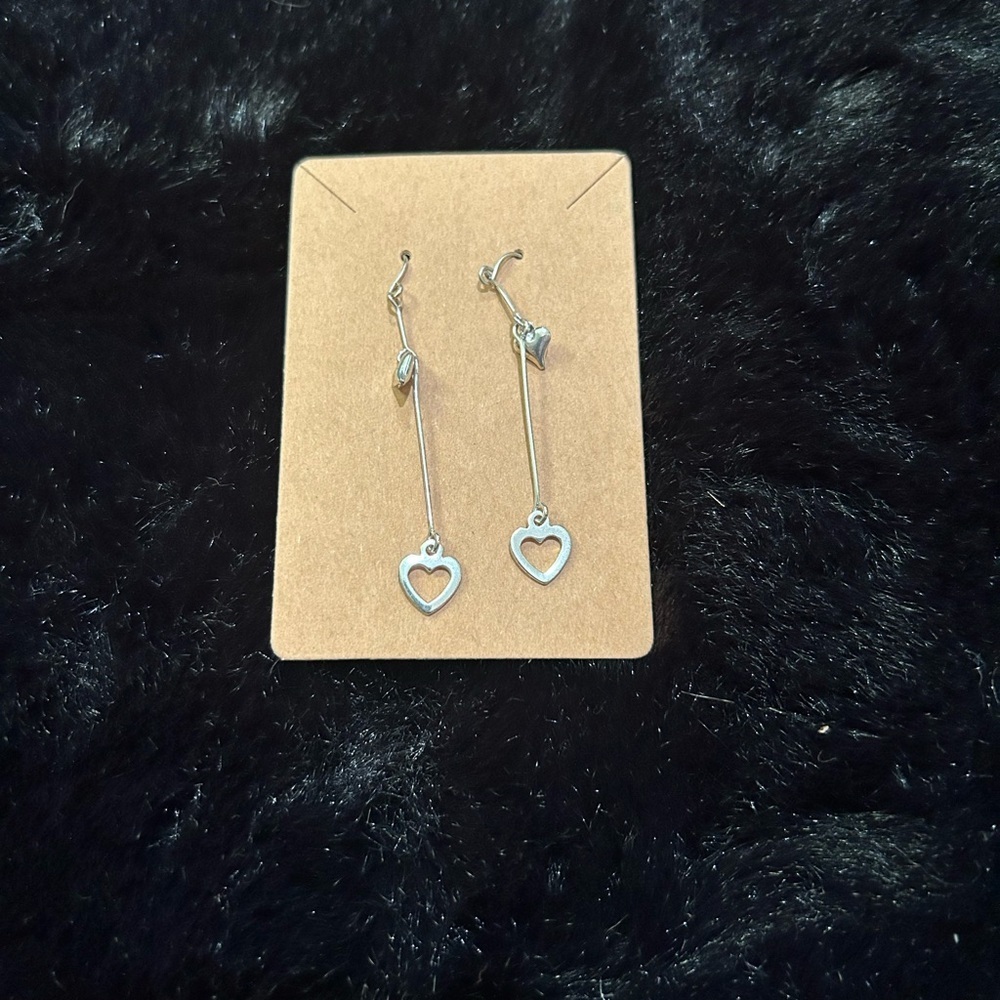 Silver Heart Dangle Earrings – Lightweight Minimalist Drop Design